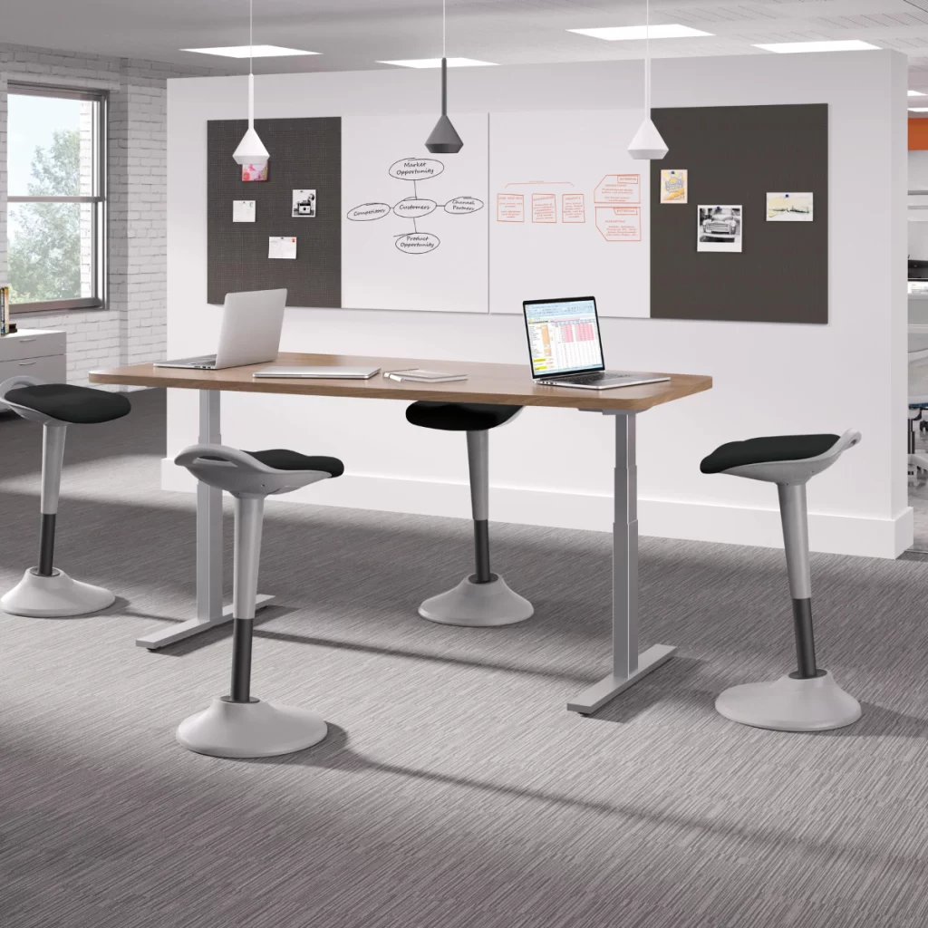workspace design with flexible and collaborative furniture